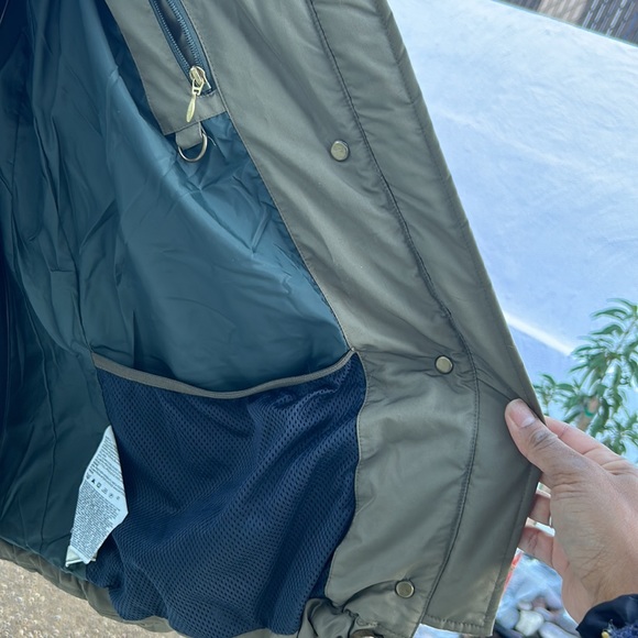 Levi’s Puffer Snow Jacket in Khaki Brown with Detachable Hood & Pockets - Picture 9 of 11